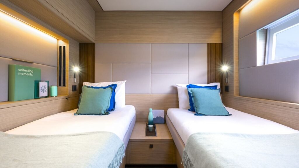 LADY M Twin Guest Cabin