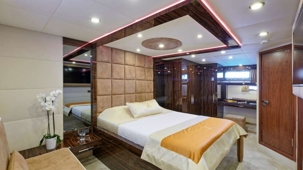 WIDE LIBERTY Master Cabin