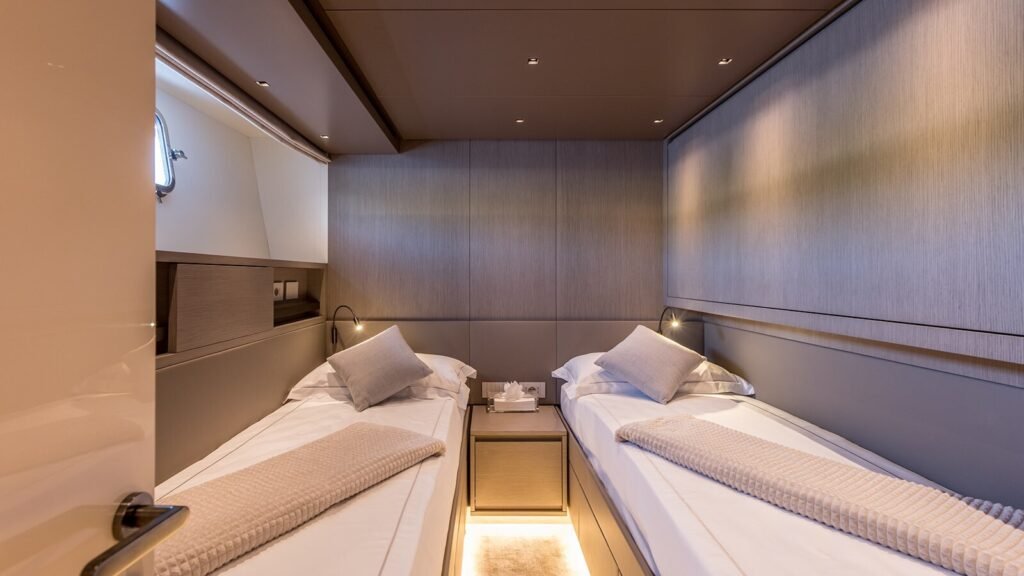 JICJ Twin Cabin