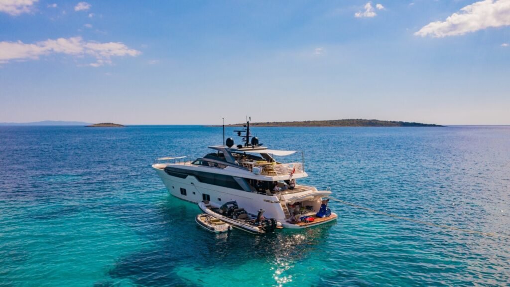 NOOR II At Anchor