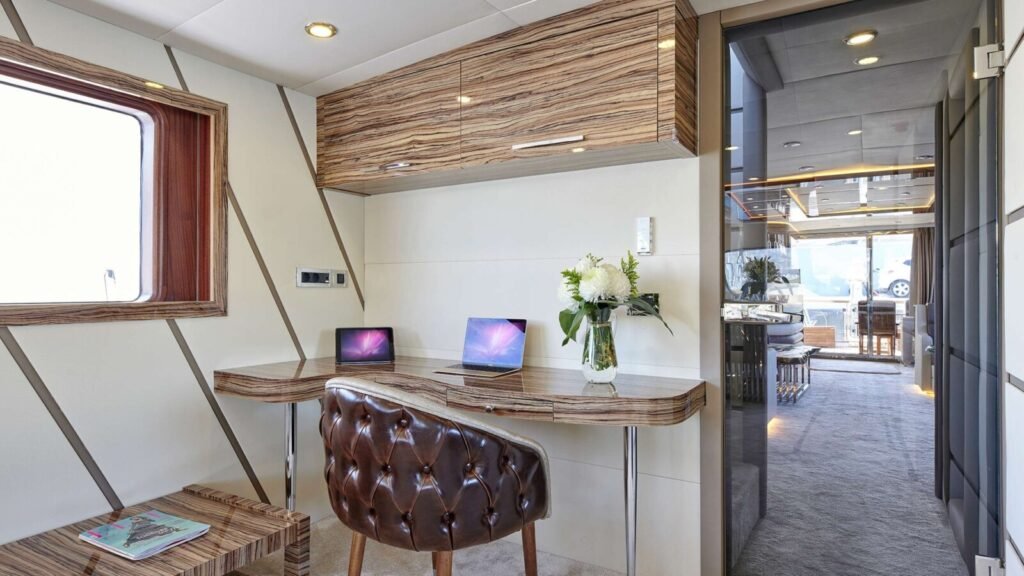 WIDE LIBERTY Office Area