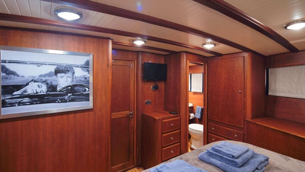 LADY EUGENIA Master Cabin