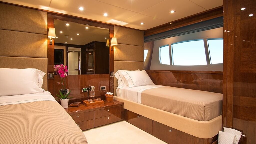 PATHOS Twin Cabin
