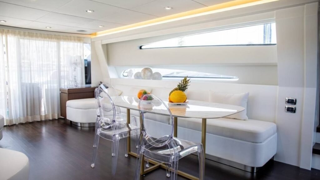 VEVEKOS Salon Dining