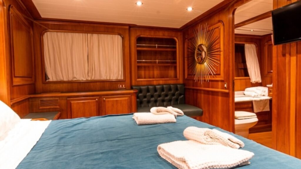 A&A Double Cabin
