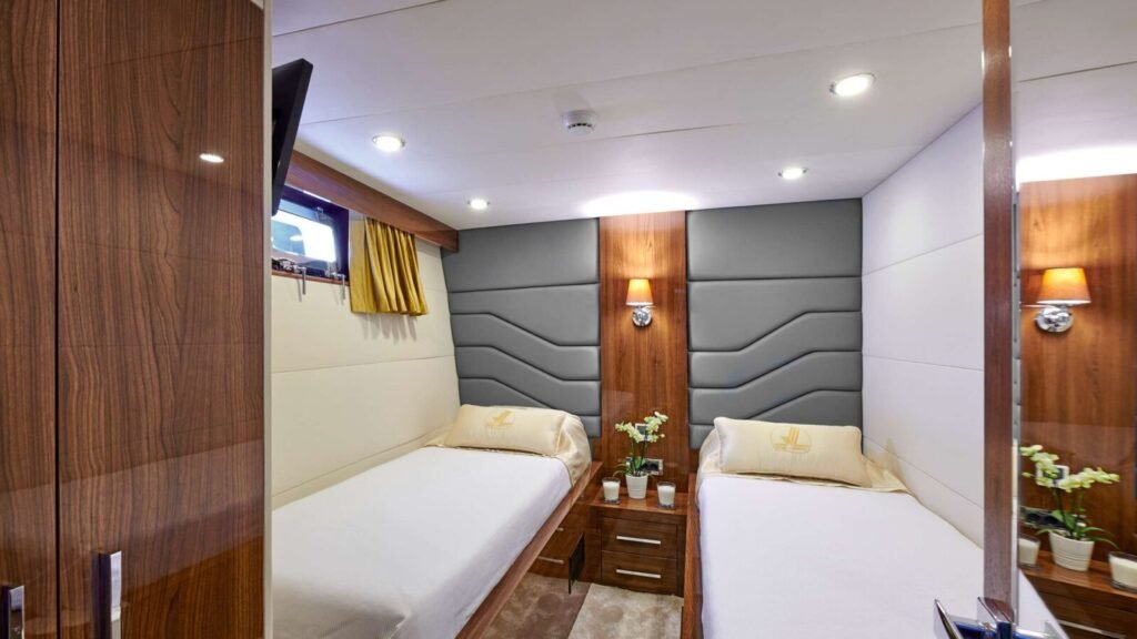 WIDE LIBERTY Twin Cabin