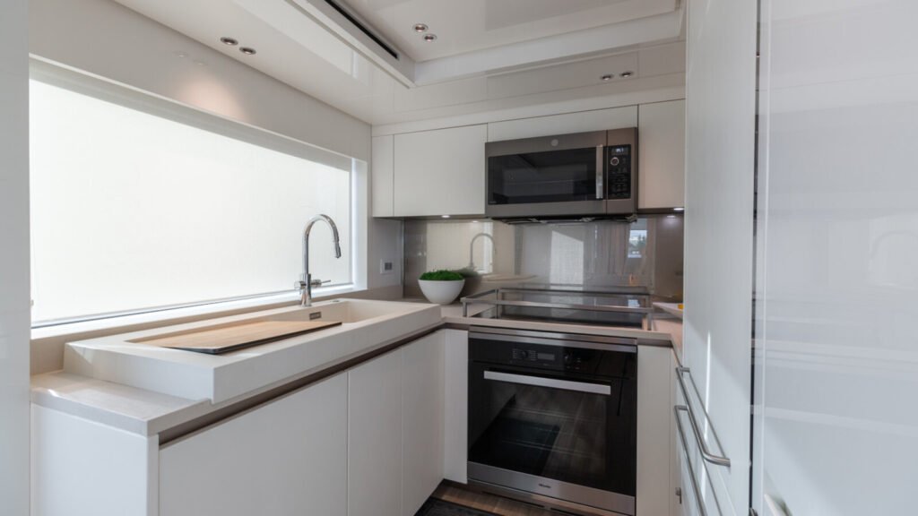 MON CHATEAU Galley