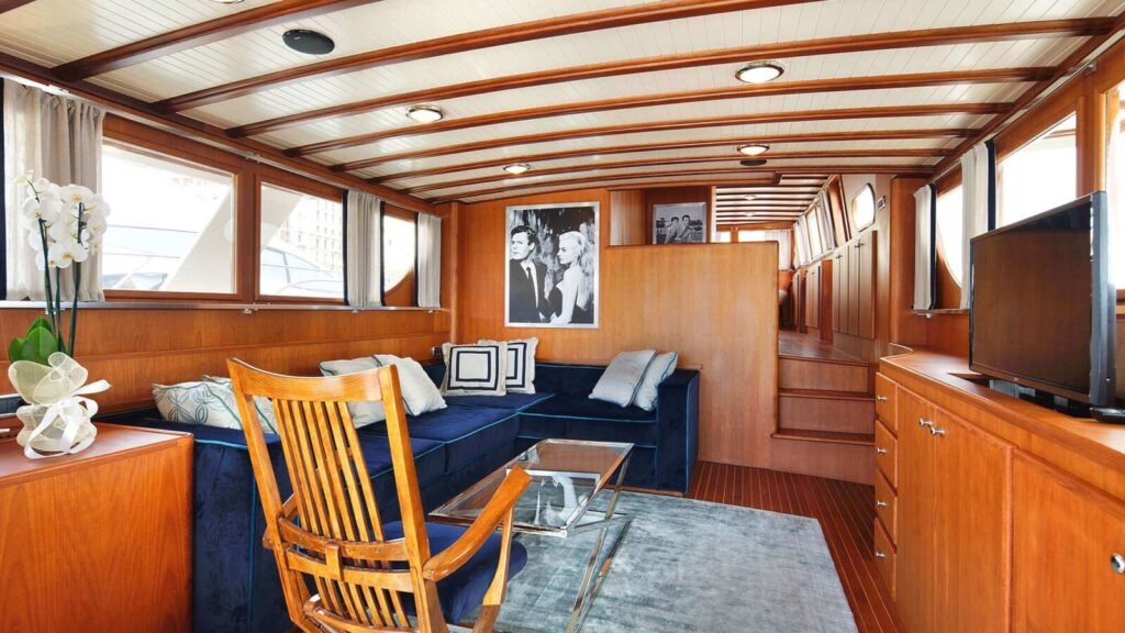 LADY EUGENIA Main Saloon