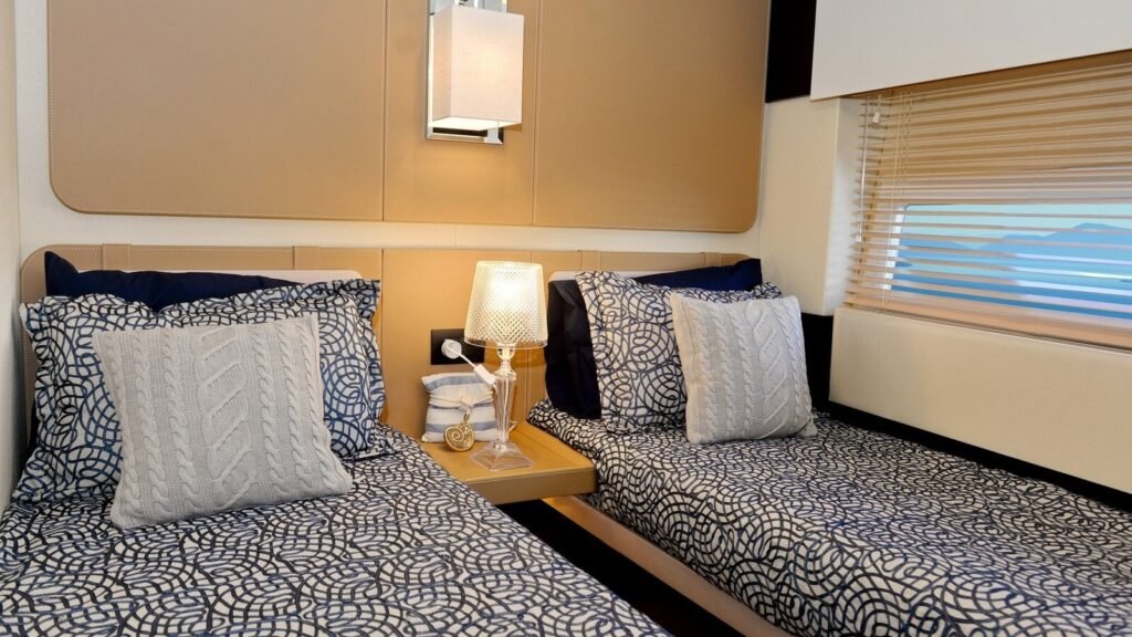 ALKYONE Twin Cabin