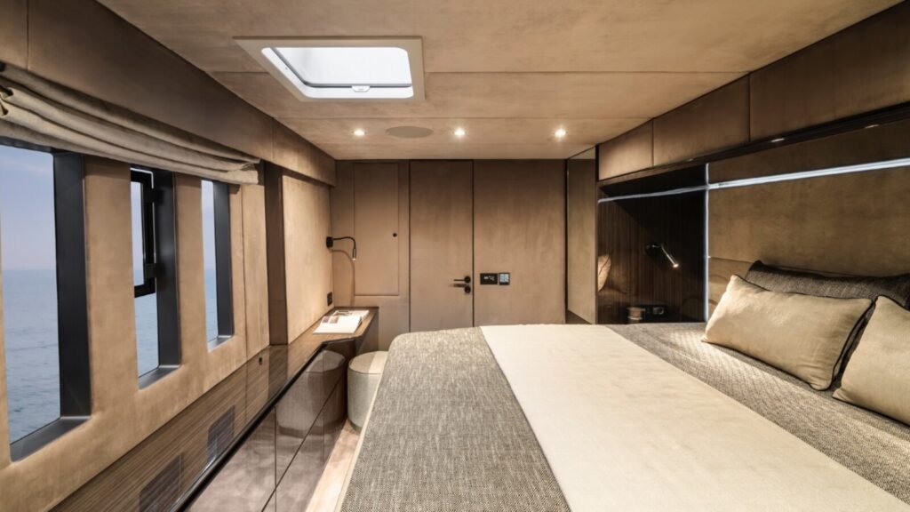 BLACK RAPTOR Master Stateroom