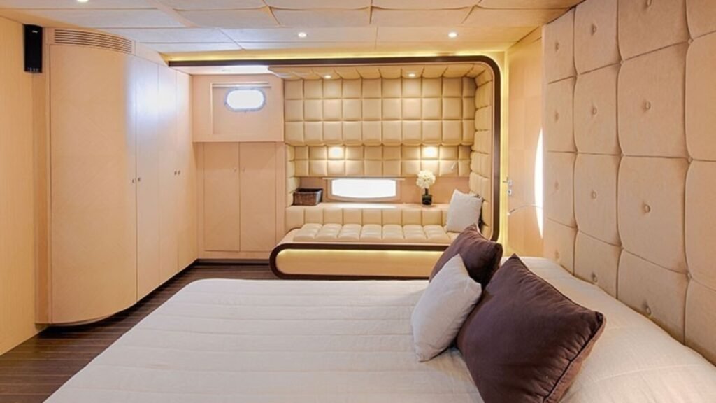 THE WALL Master Stateroom
