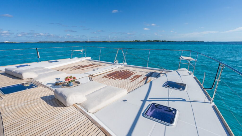PLAYTIME Foredeck Sun Space
