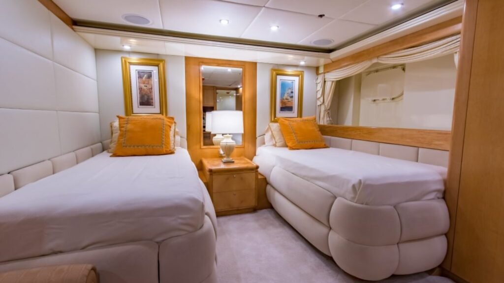 CABERNET Twin Cabin