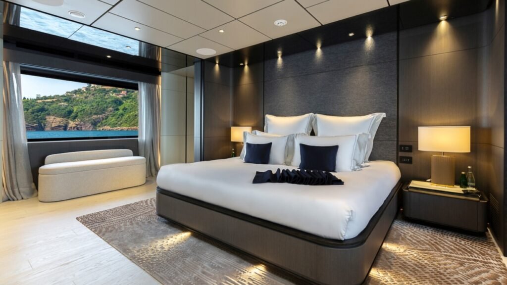 LADY DIA Master Suite