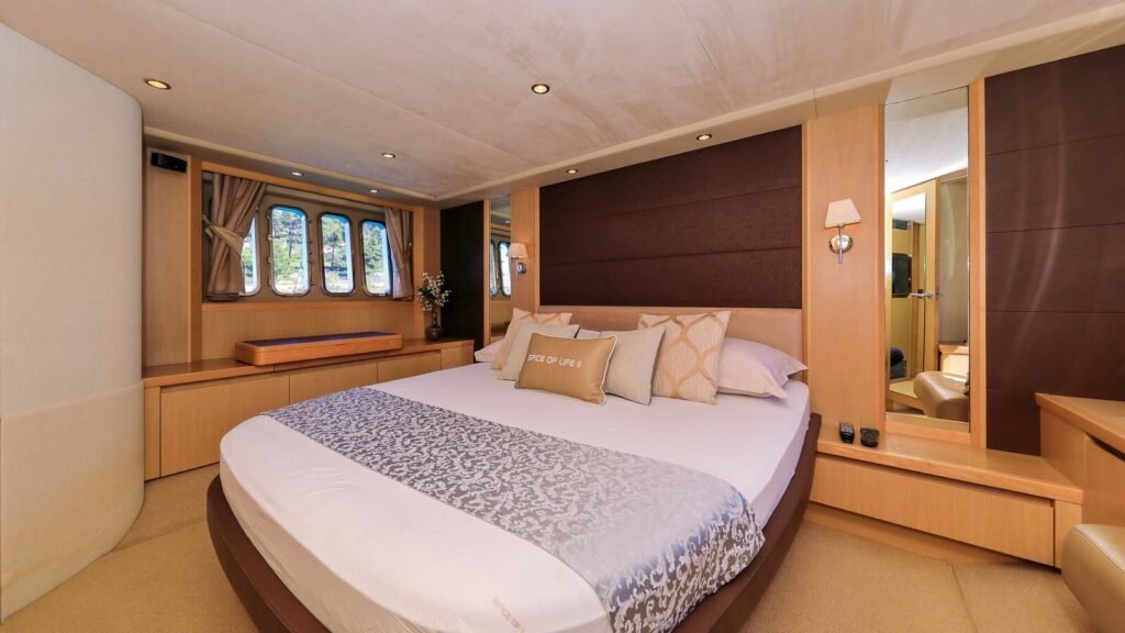 SPICE OF LIFE II Master Cabin