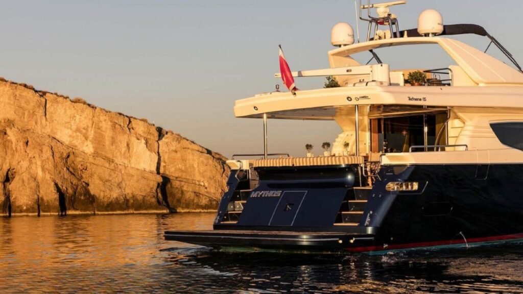MYTHOS G Aft Deck