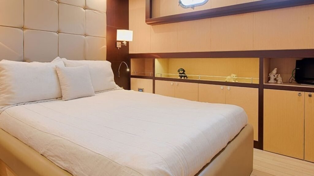THE WALL Double Cabin