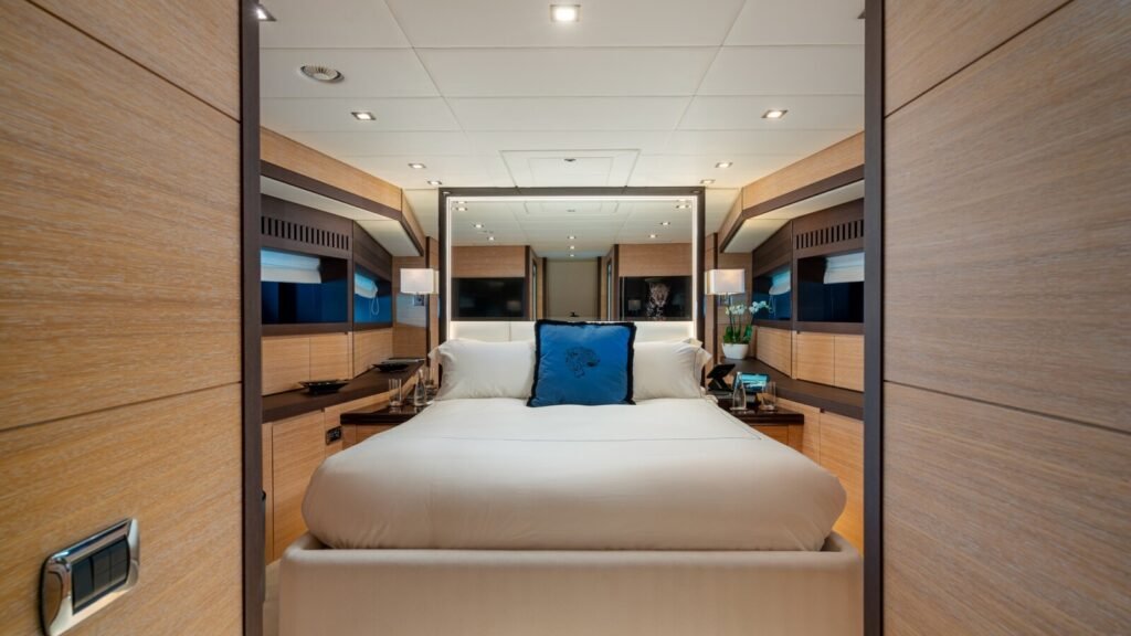 MANU V Guest Cabin