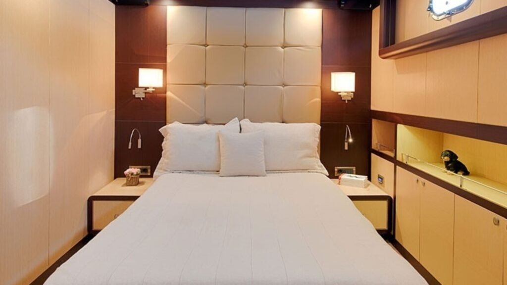 THE WALL Double Guest Suite