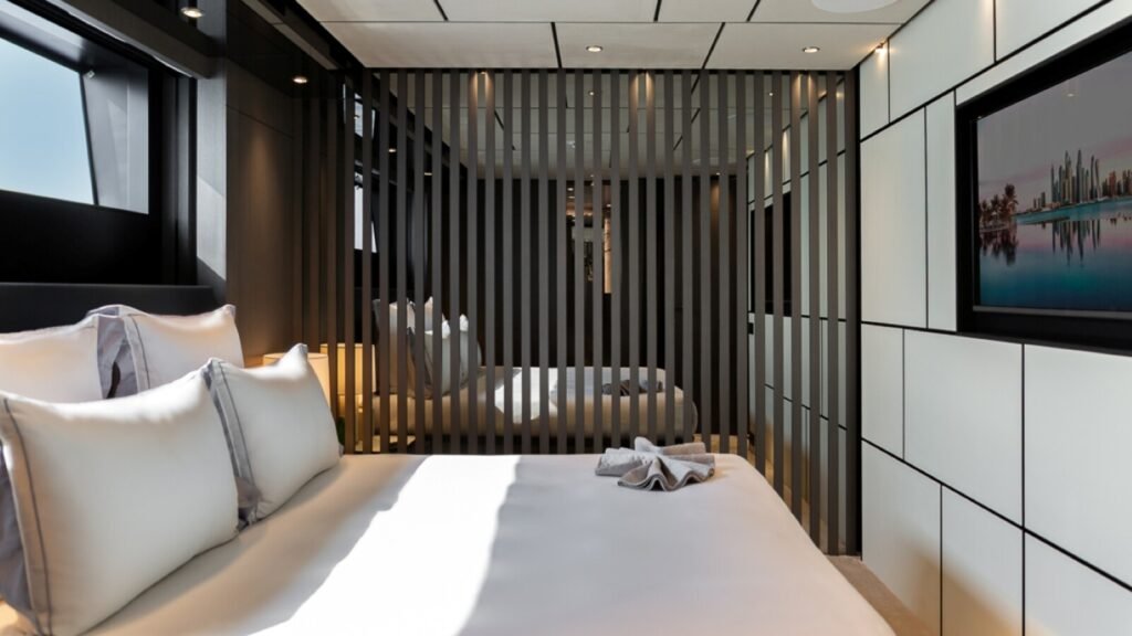 LADY DIA Guest Suite