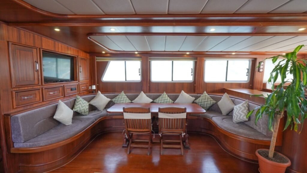 PRENSES ESILA Main Saloon