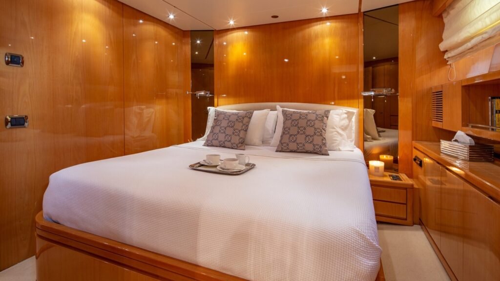 THE BIRD Double Cabin