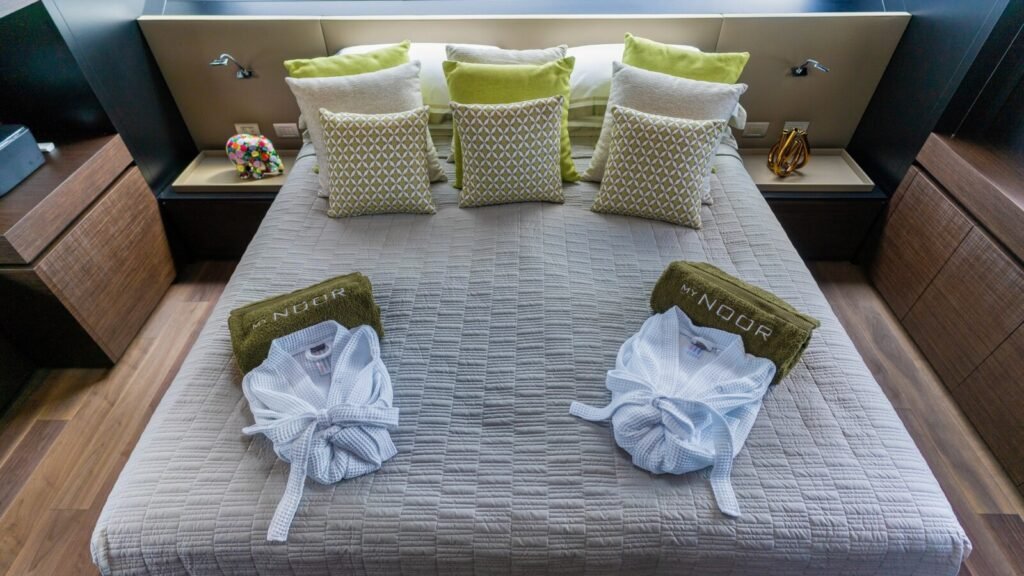 NOOR II Guest Suite