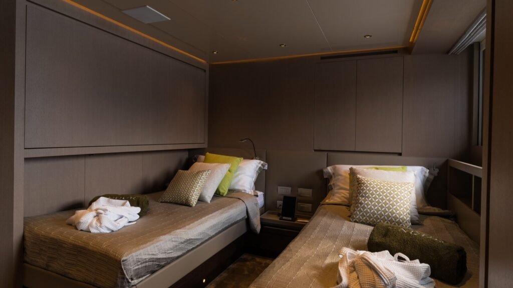 NOOR II Twin Cabin