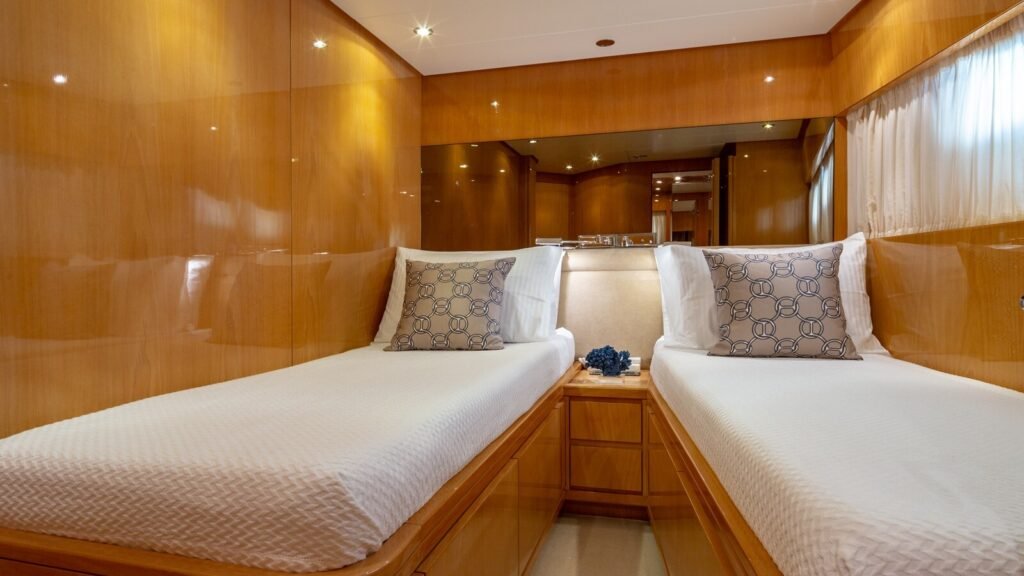 THE BIRD Twin Cabin