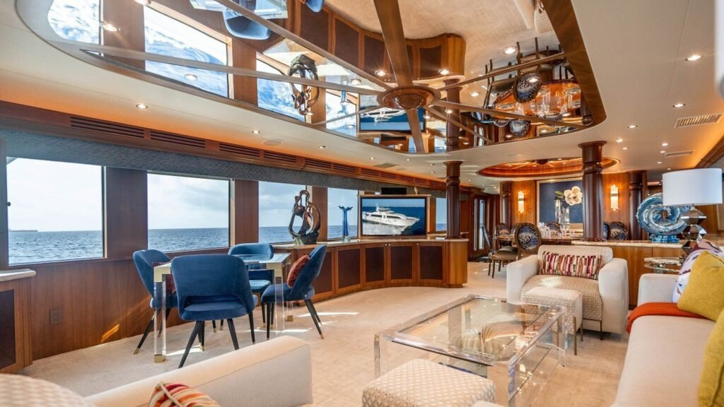 INEVITABLE Main Saloon