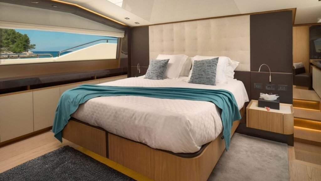 DAMARI Master Stateroom