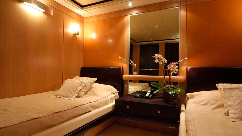 PENELOPE twin guest cabin