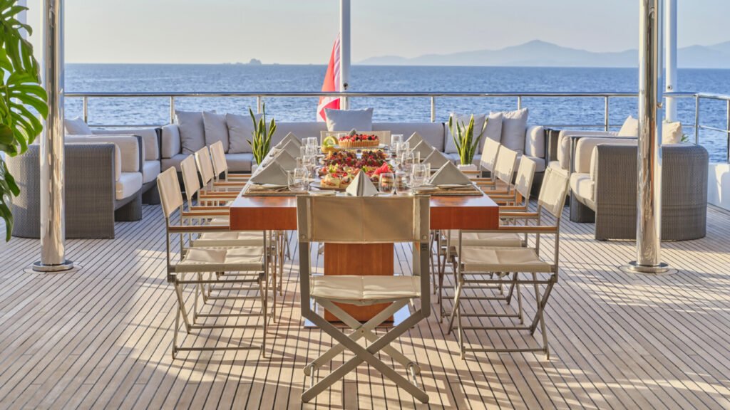 Persefoni I upper deck aft dining