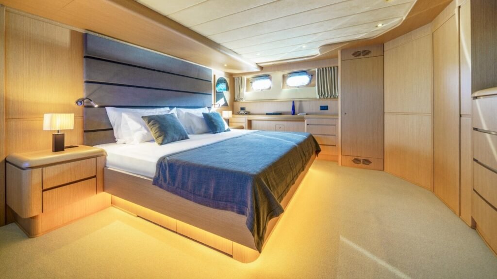PHANTOM yacht