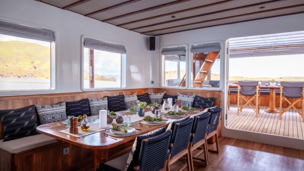 REBEL salon dining