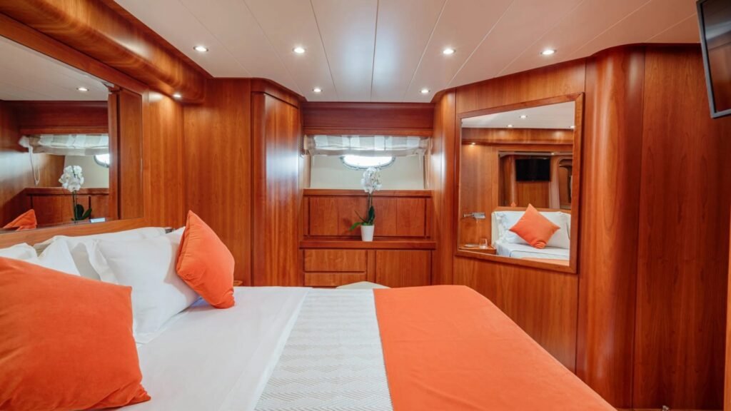 ROCK MOON master cabin