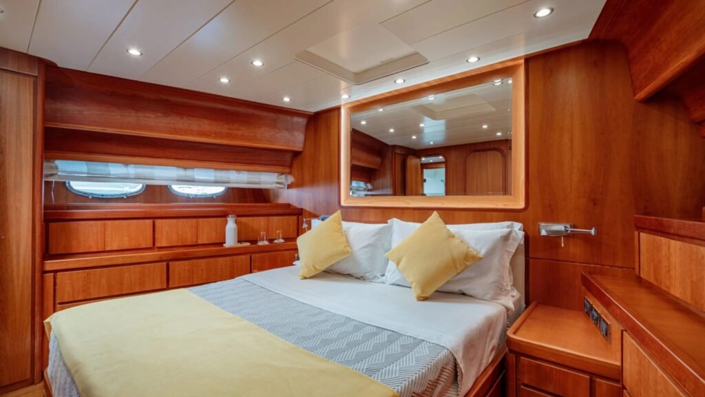 ROCK MOON VIP cabin