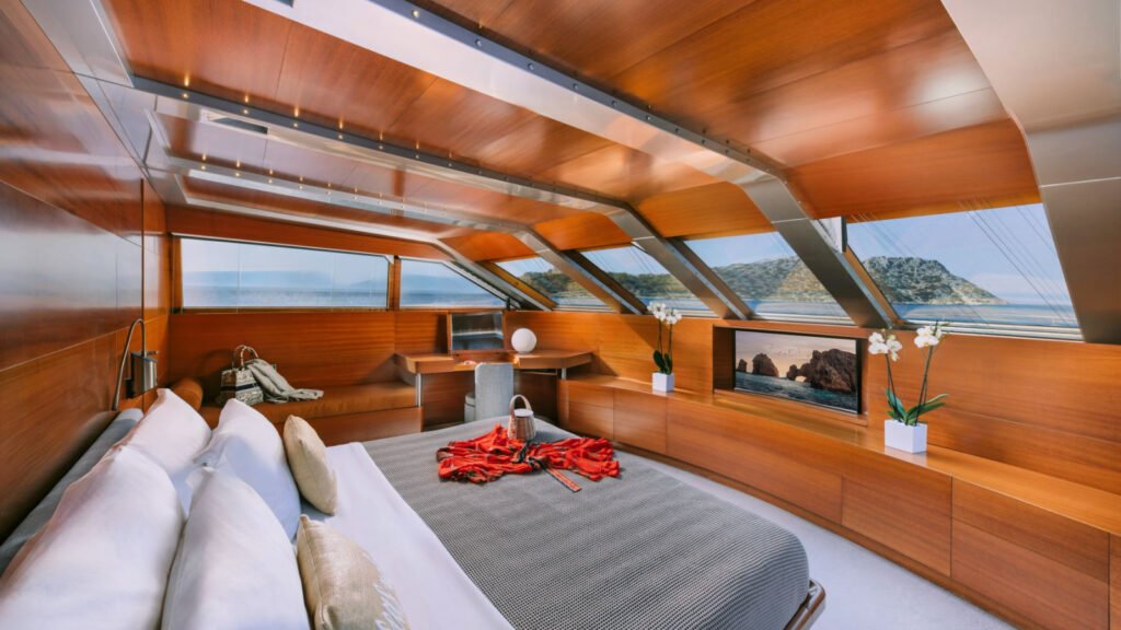 SATORI motor yacht - salon lounge