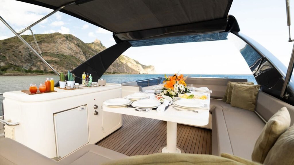SEA SONS aft deck lounge