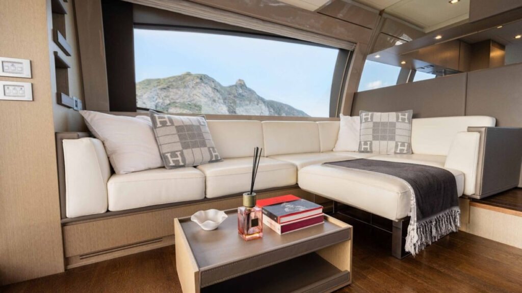 SEA SONS salon lounge
