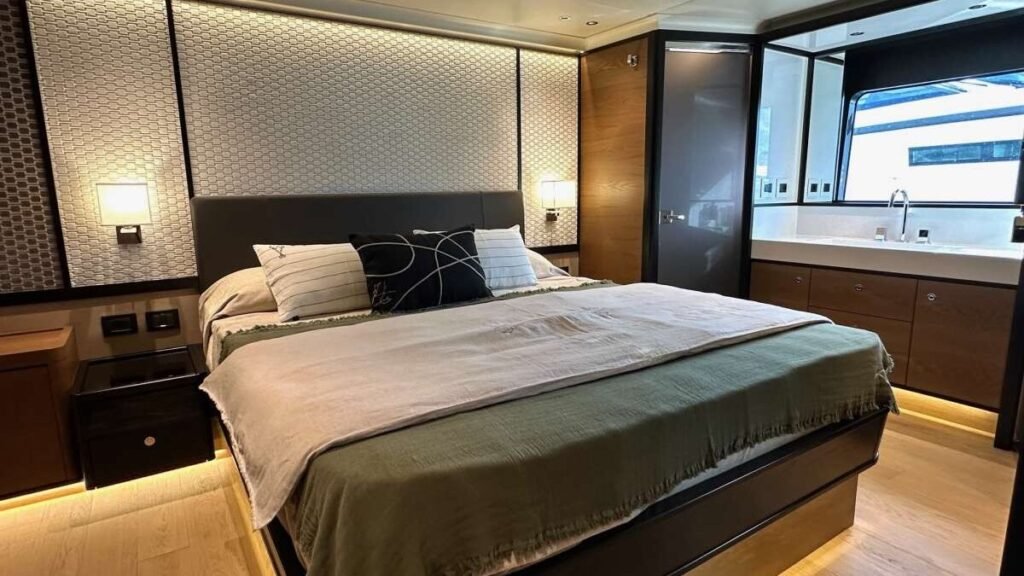 SEMELA charter yacht