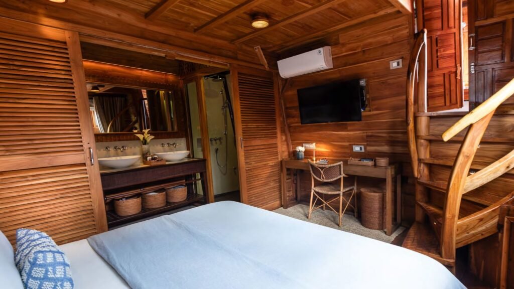 Sequoia master cabin
