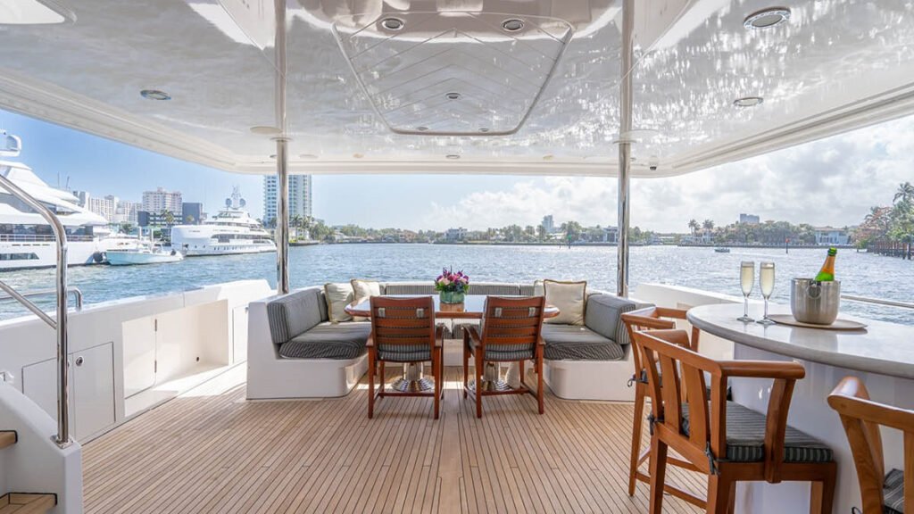 SLEEPOVER Westport motor yacht - flybridge bar and dining