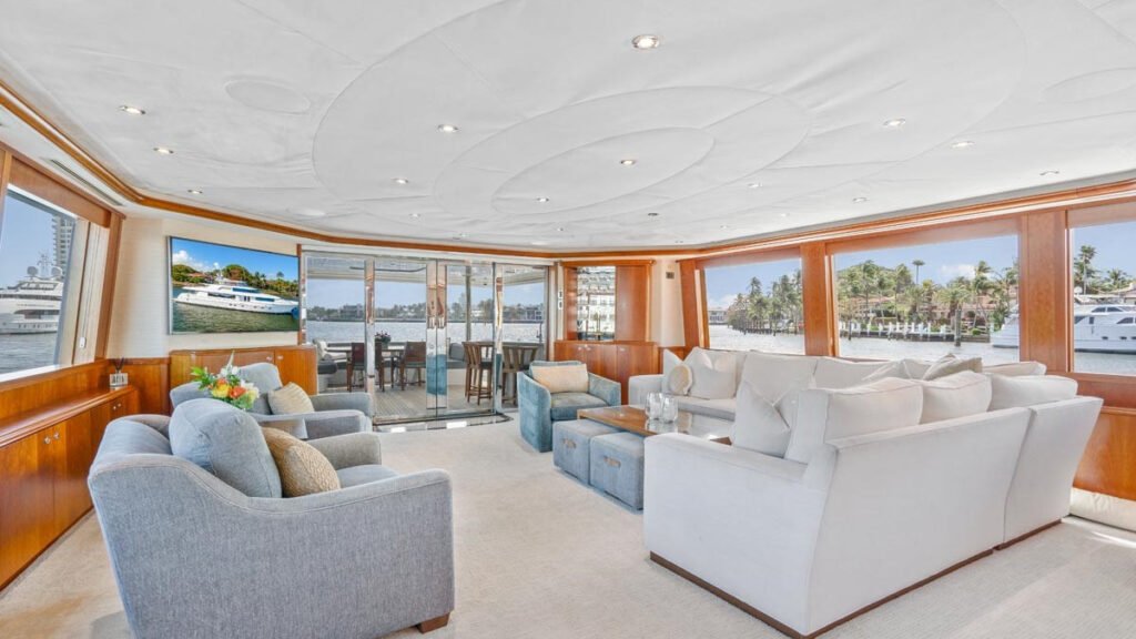 SLEEPOVER Westport motor yacht - main salon