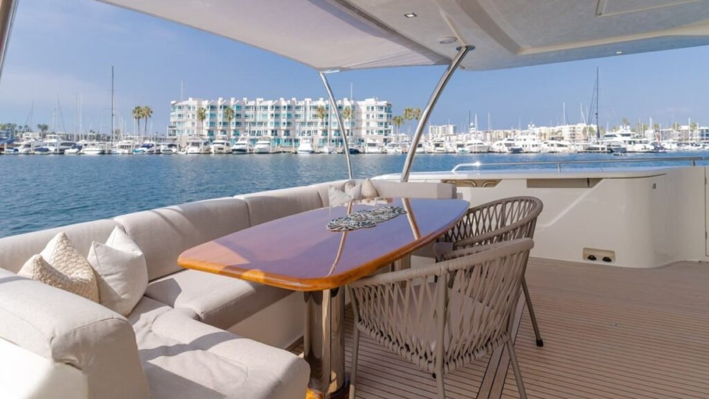 SOL SHINE - aft deck dining