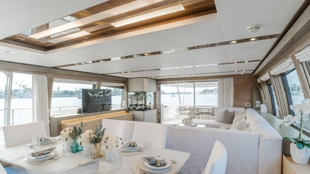 SOL SHINE - main salon