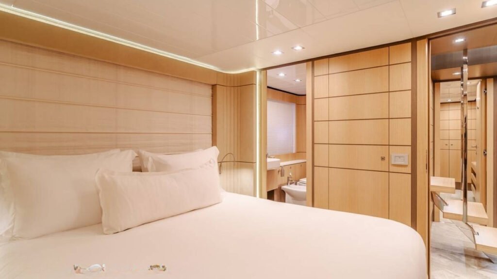 SOL SHINE - master stateroom
