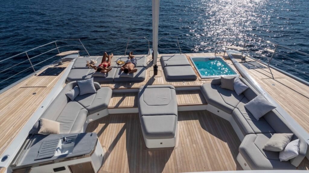 WINDKIND open sun deck